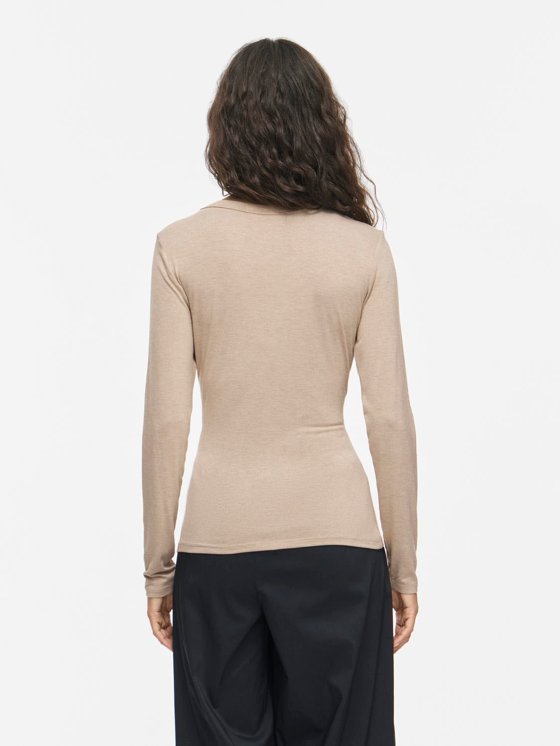 model_shot-back